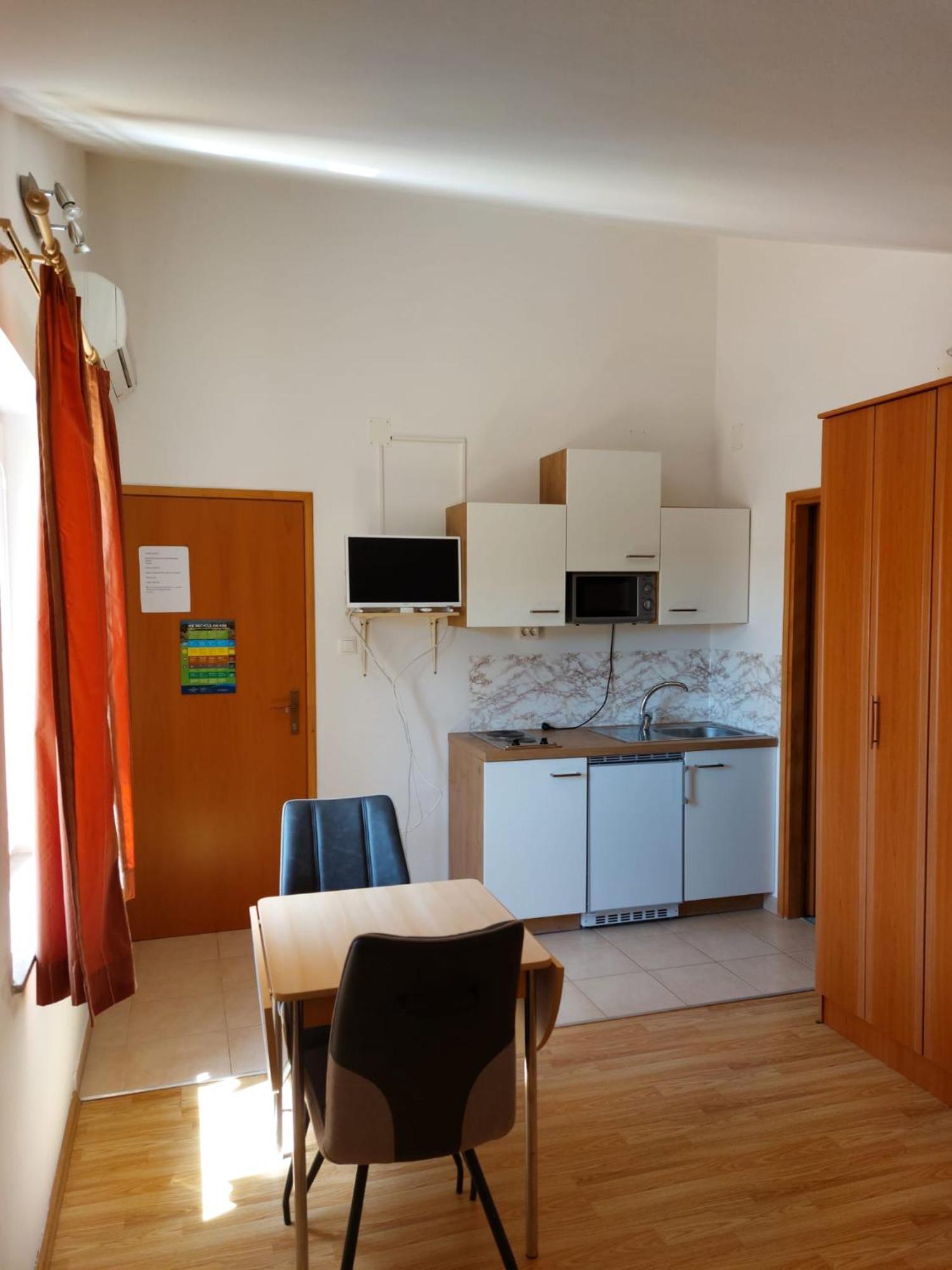 Apartmani Anita Malinska Exterior photo